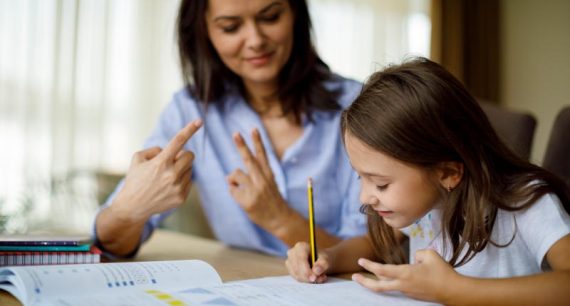 Explication-professeur-élève-primaire-exercices-cours-particuliers-Student-Academy Explication-professeur-élève-primaire-exercices-cours-particuliers-Student-Academy